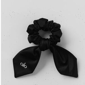 ALO Yoga Airlift Rhythm Black Scrunchie